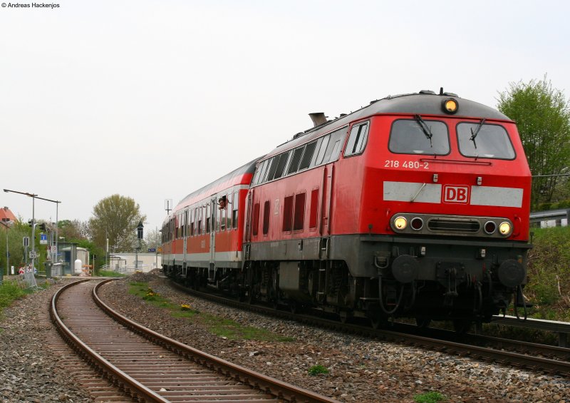 218 480-2 mit dem RE 4838 (Heilbronn Hbf-Mannheim Hbf) bei der Durchfahrt Grombach 16.4.09