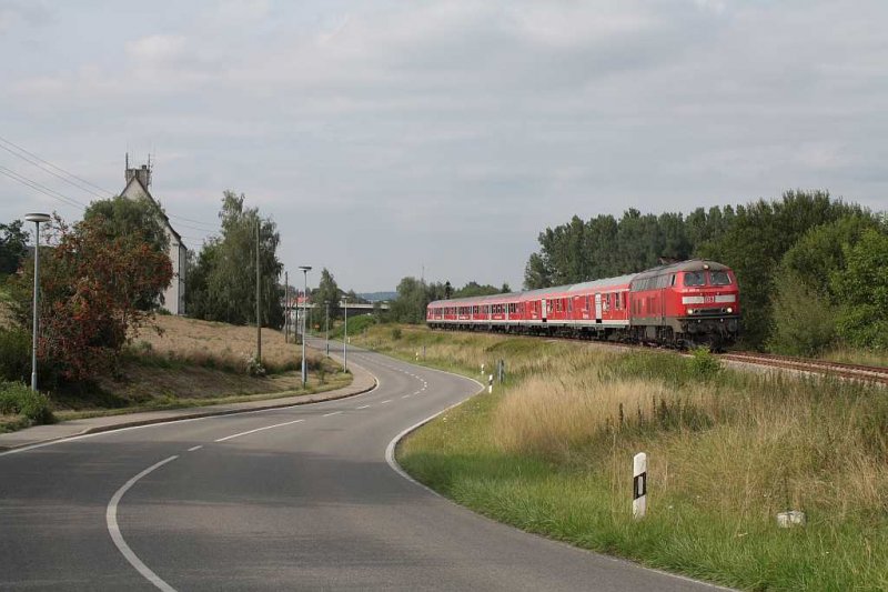 218 491 verlsst am 31.7.2009 mit dem Tour de Lndle-Sonderzug den Bahnhof Aulendorf Richtung Pfullendorf