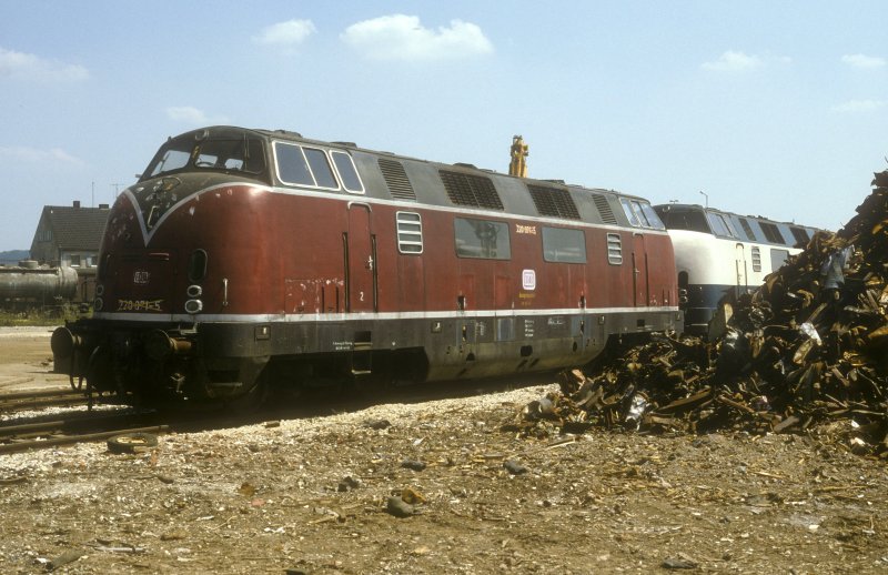 220 071 + 023  Amberg  25.07.85