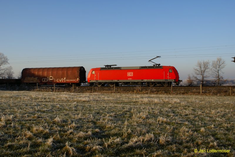 23.12.2007: Br 145 077-4 aus Richtung Braunschweig in Richtung Hemstedt.