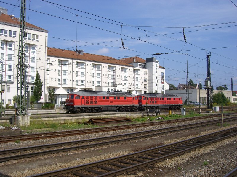 232 240 und 233 702 in Doppeltraktion bei der Durchfahrt durch Regensburg! (14.08.2007)