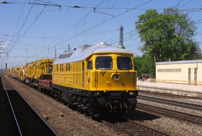 232 446 (V300.10 der ebw-Cargo) mit Bauzug in Maisach (01.05.2007)