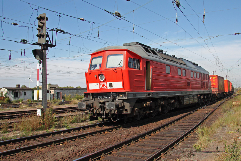 233 367-2 erreicht am 09.09.09 mit einem gemischten Gterzug den Bahnhof Grokorbetha. 