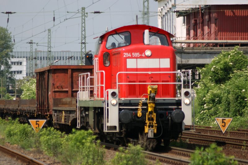 294 595-4 mit einen kurzen Gz bei Dessau/Sd am 22.05.2009