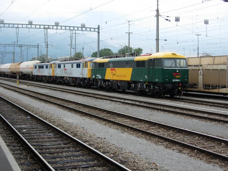 3 mir unbekannte hchstwahrscheinlich Englische neuwertige E-Lokomotiven standen am 0.07.08 vor einem Gterzug nach Hall in Tirol. in Buchs/SG