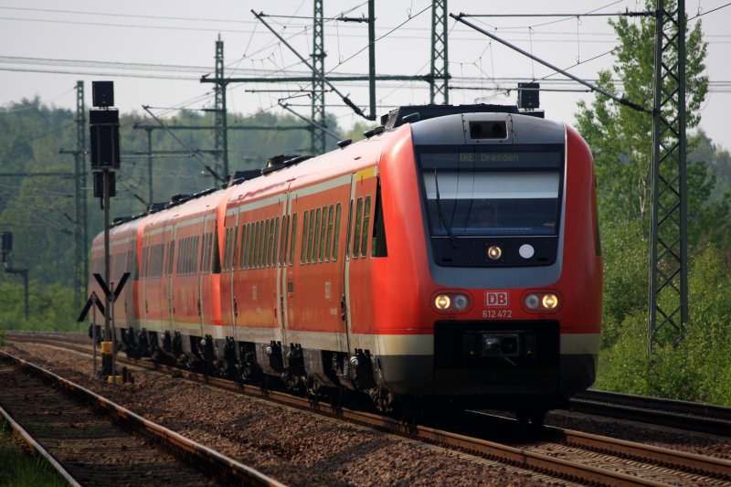 3 Triebzge der Baureihe 612 bilden am 01.05.09 den IRE 3089 von Nrnberg nach Dresden. Angefhrt wird das Trio von 612 472. Fotografiert bei Niederwiesa.