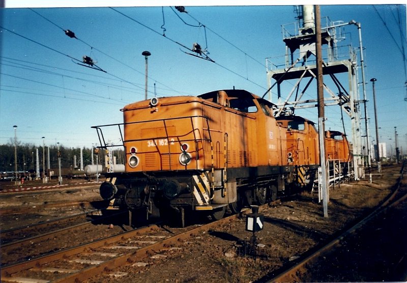 345 162 abgestellt im Januar 1999 unter der Besandungsanlage im Bh Seddin.