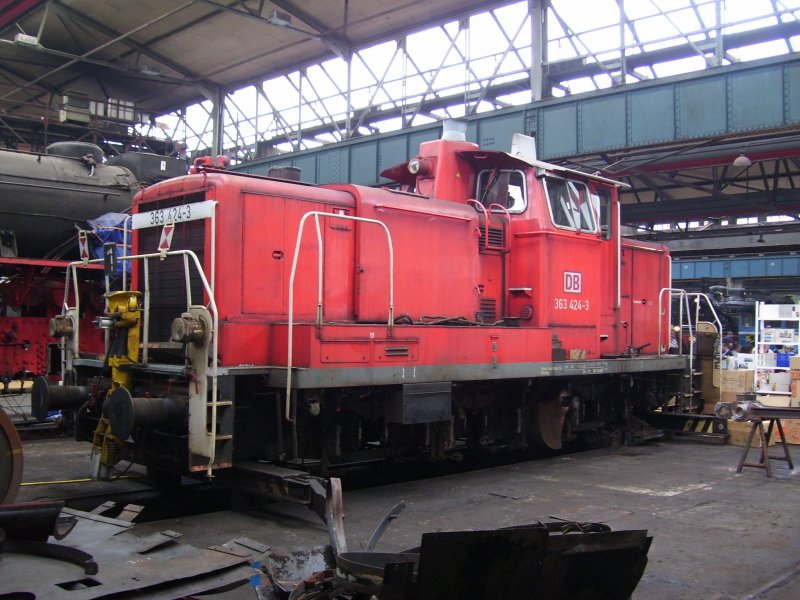 363 424-3 befindet sich im Auftrag von Rallion zur Fahrwerksuntersuchung imn DLW-Meiningen. (06.09.08)