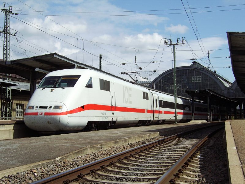 401 087  Fulda  steht als ICE 277 Berlin-OStbahnhof - Interlaken-Ost in Karlsruhe Hbf. 25.08.08
