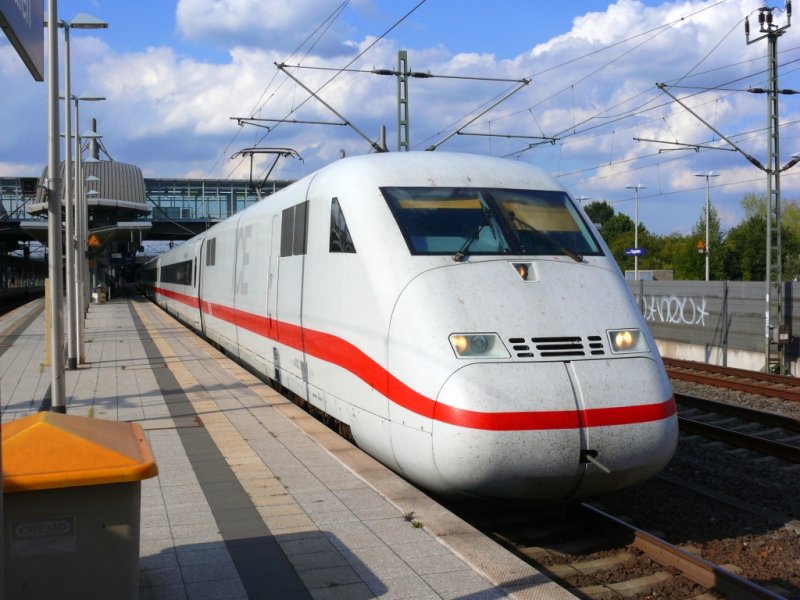 402 025-1 im Dsseldorfer Flughafenbahnhof 22.8.2009