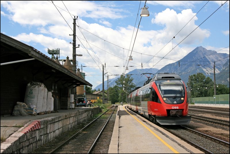 4024 098 erreicht als R 5114, von Telfs-Pfaffenhofen komment, den Bahnhof Brixlegg. (05.07.2008)
