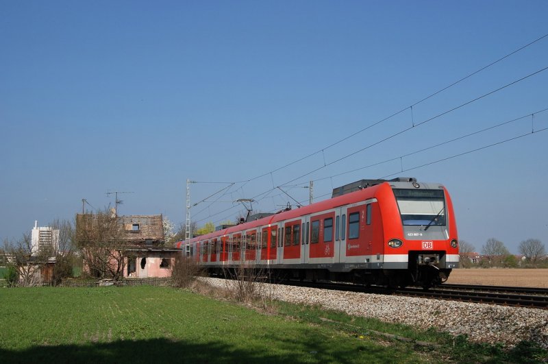 423 067 und 423 227 mit einer S-Bahn zum Ostbahnhof vor Oberschleiheim (11.04.2007)