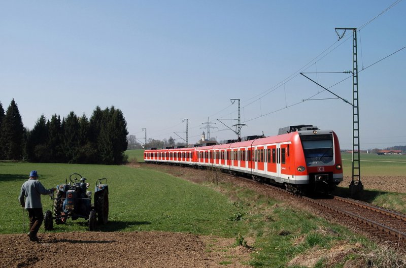 423 071 und 423 183 mit einer S-Bahn zum Ostbahnhof vor Baierbrunn (11.04.2007)