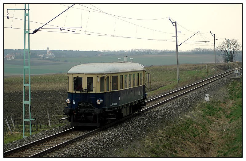 5041.03 der BB Nostalgie bei der Tour O2 von Wien Sd ber die innere Aspangbahn nach Mllendorf, als Sonderzug R 16185 am 10.3.2007 ca. 2 Km vor dem Zielbahnhof. 