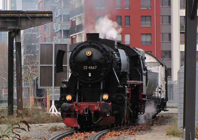 52 4867 auf der Hafenbahn in Frankfurt/Main 07.Dezember 2008
