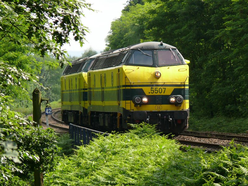 5507 + 5508 passieren in der Nachmittagssonne die Brcke in Moresnet-Chapelle als Leerzug in Richtung Aachen-West (Linie 24). Aufgenommen am 21/06/2008