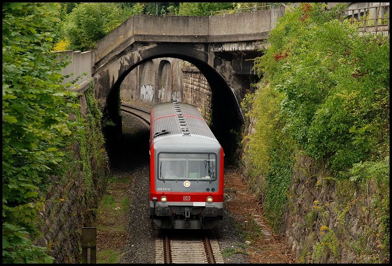 628 337 ist unterwegs nach Ellwangen (via. Heidenheim, Aalen). Aufgenommen im August 2008 bei der Ausfahrt aus Ulm.