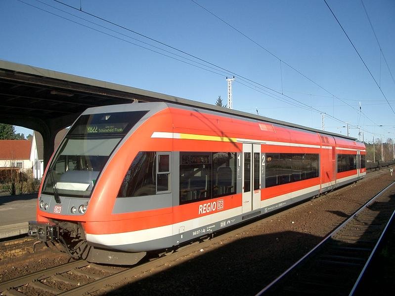 646 017 legt auf seiner Fahrt als RB22 von Potsdam Hbf nach Schnefeld einen Halt in Michendorf ein. 2008-11-17