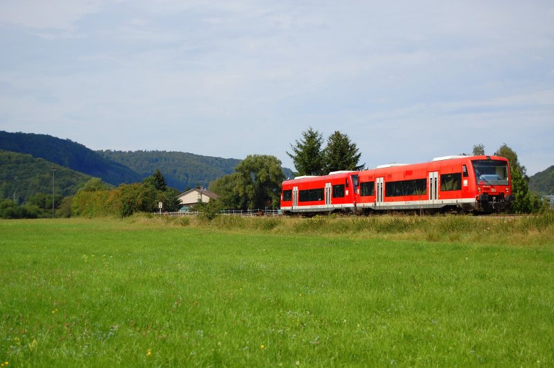 650 110-0 und ein weiterer 650.3 fahren am 19.08.07 als RE 22543 von Ellwangen nach Ulm HBF, hier am Streckenkilometer 11,8 der Brenzbahn in der Nhe von Knigsbronn aufgenommen.