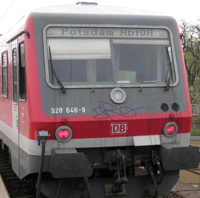 928646 am 19.4.2005 in Potsdam Park Sanssouci mit fehlerhafter Zugzielanzeige