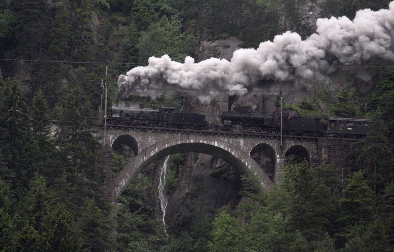 A 3/5 705 und C 5/6 2978 oberhalb Wassen anl�sslich