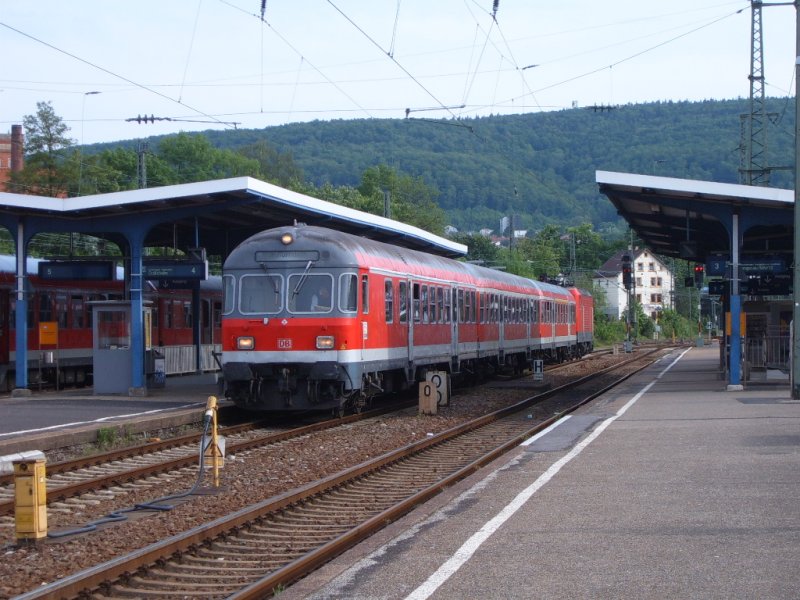 Ein Karlsruher Steuerwagen der Bauart Bndf am 10.05.07 auf Gleis