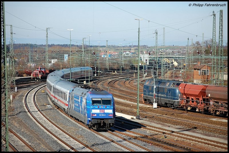 101 102-2 schiebt am Nachmittag des 06.03.08 IC 2069 aus