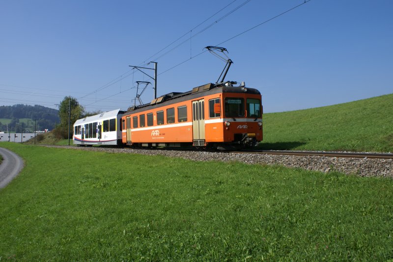 Ein bunter Zug: Be 4/4 22 und ABt 61 am