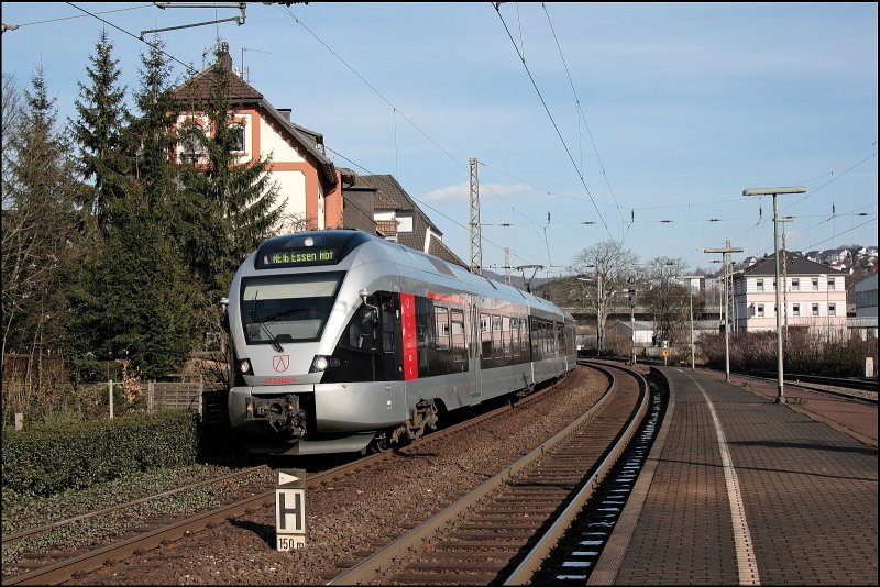 Eine Stunde sp�ter rollt ET23008 als ABR99651, (RE16 Ruhr-Sieg-Express ) nach