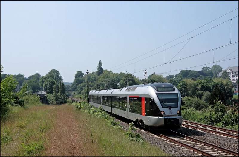 ET22004 "HAGEN" has just crossed a ABR33819 (RB40 "Ruhr-Lenne-Bahn") and