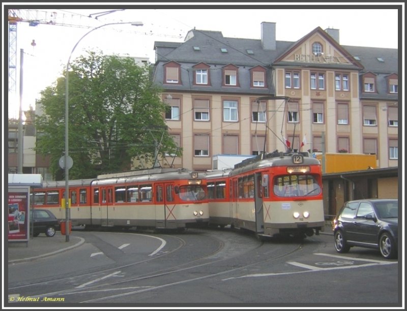 Abschiedsfahrt des Vereins Historische Straenbahn der Stadt Frankfurt am Main fr die Schleife am Prfling am 17.06.2007 mit den Museumstriebwagen 102 der Bauart M (ex 602 Baujahr 1959 DWAG) und 112 der Bauart N (ex 812 Baujahr 1963 DWAG) in der Wendeschleife vor dem Bethanien-Krankenhaus. Der Bau einer neuen Tiefgarage fr das Krankenhaus war mit ausschlaggebend fr die Stillegung der Wendeschleife, wenn auch nicht die Hauptursache. Seit dem 17.06.2007 ist dieses Fotomotiv definitiv Geschichte. 