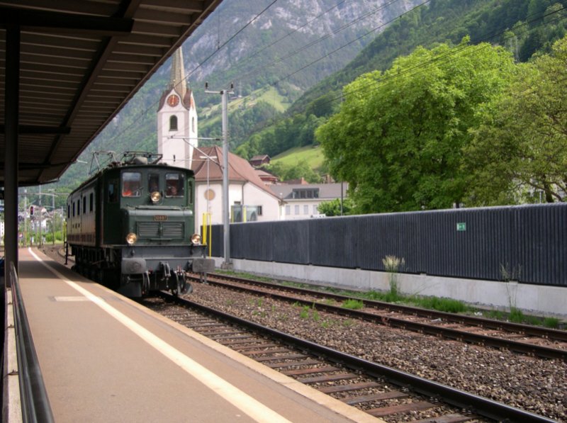 Gotthard 2008 - Mit der sch�nen Kirche von Fl�elen am