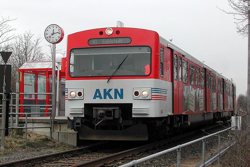 VT der AKN in Kaltenkirchen Haltestelle Holstentherme 