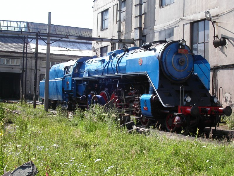 Albatros 498 022 kurz vor einer Probefahrt im AW Ceske Velenice CZ
am 11. Juli 06