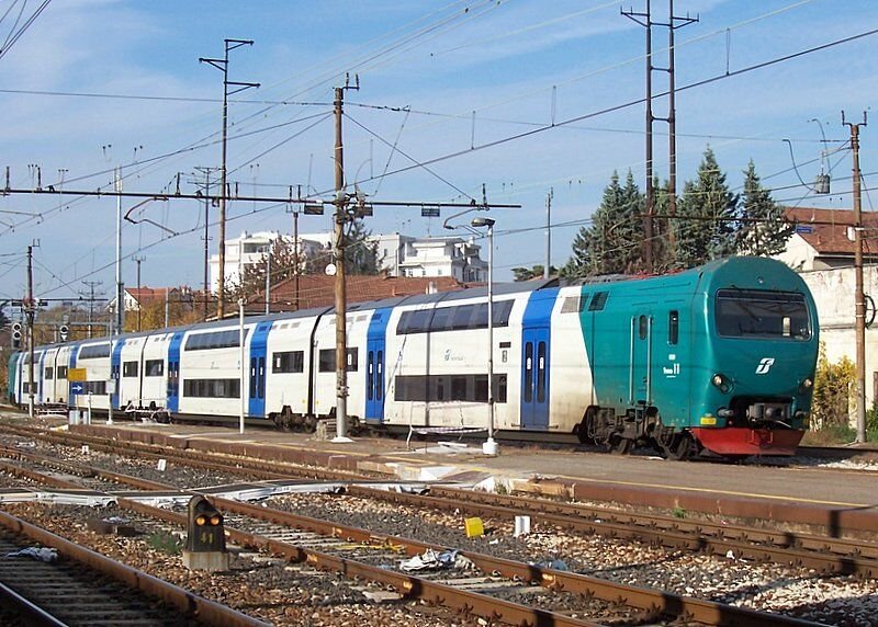 Ale 506 011 ("Treno 11") runs on 14.11.2006 one coming