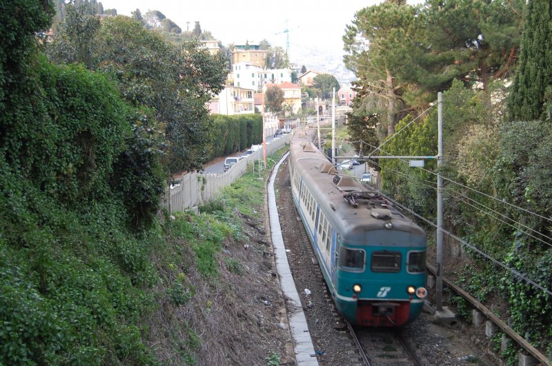 R 11384 Genova Brignole- Ventimiglia kurz nach der Ausfahrt aus