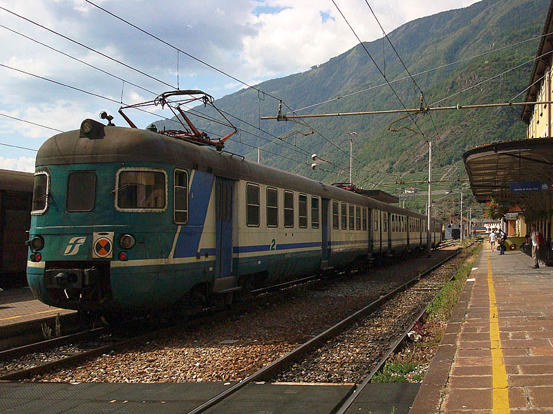 FS ALe 803 022 trainset is available in Tirano, 11