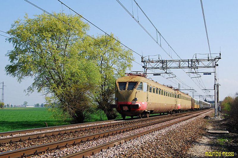 FS ALe880 045 + 085 back to an historical rolling