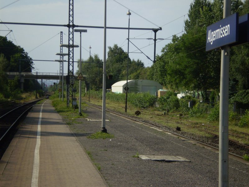 Mittelbahnsteig 31191 Algermissen( Kreis Hildesheim )im August 2008 vor dem