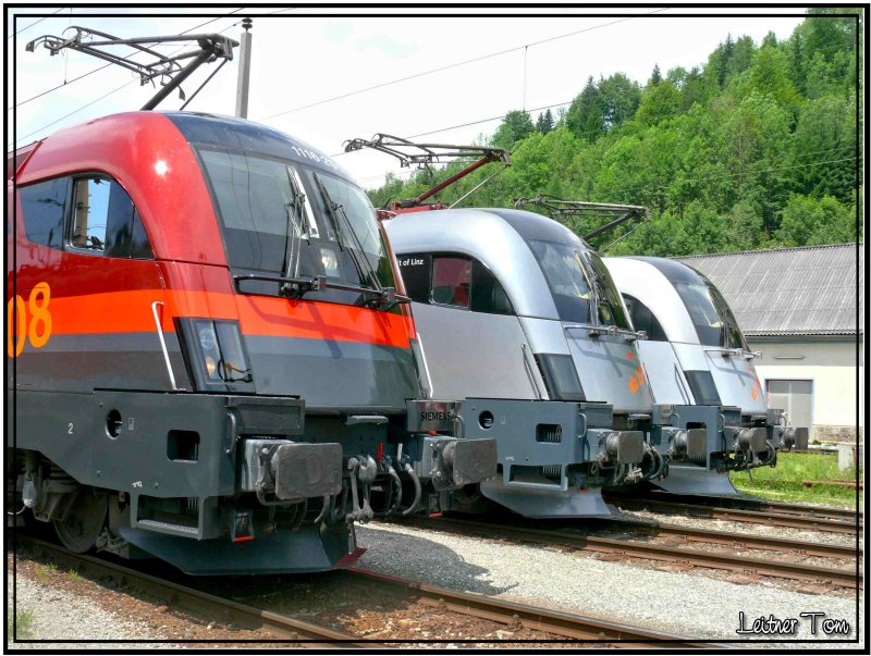 Alle 3 Railjet (1116.200,1016.034,1016.035) prsentieren sich in Mrzzuschlag anlsslich des Dampflokfest 2007. 10.06.2007
