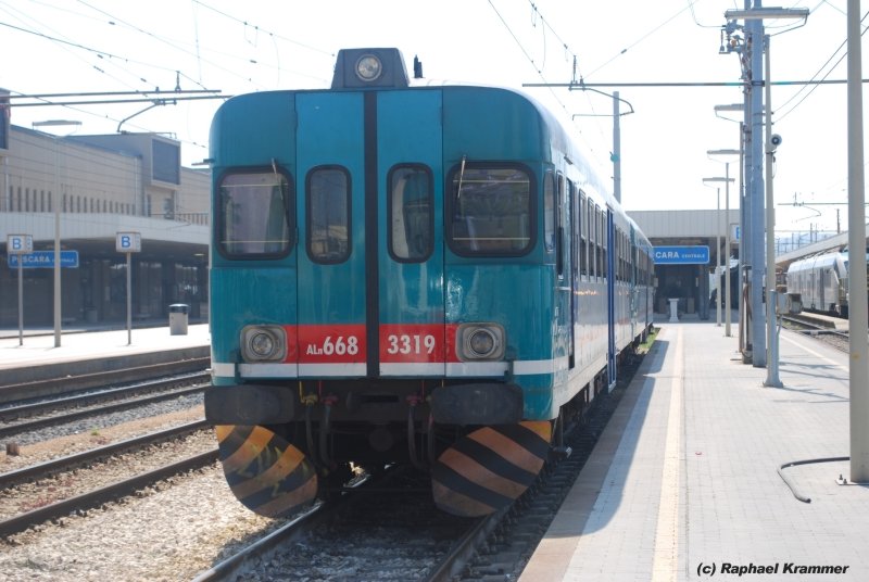 ALn 668 3319 wartet am 11.05.09 in Pescara zusammen mit