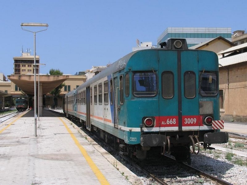 Heute drei Triebz�gevarianten aus Italien. ALn 668 3009 und ALn