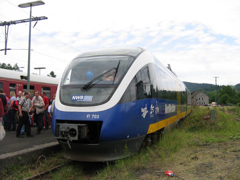 VT 703 der Nordwestbahn steht im Bahnhof Altenbeken 