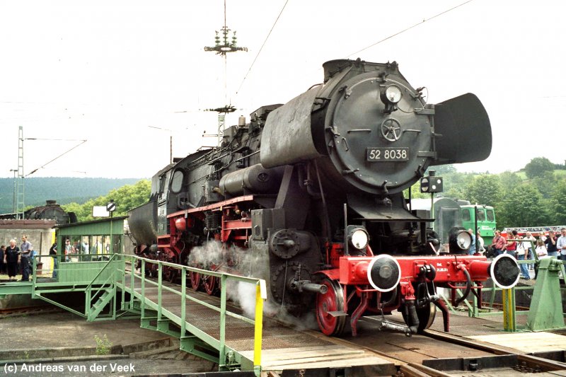 Vivat Viadukt 2005 in Altenbeken. 52 5038 auf der Drehschreibe.
Eines