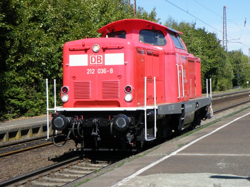 Am 31.August 09 fuhr die 212-036 von DB Service Lz auf der Nord-Sd-Strecke Richtung Sden.