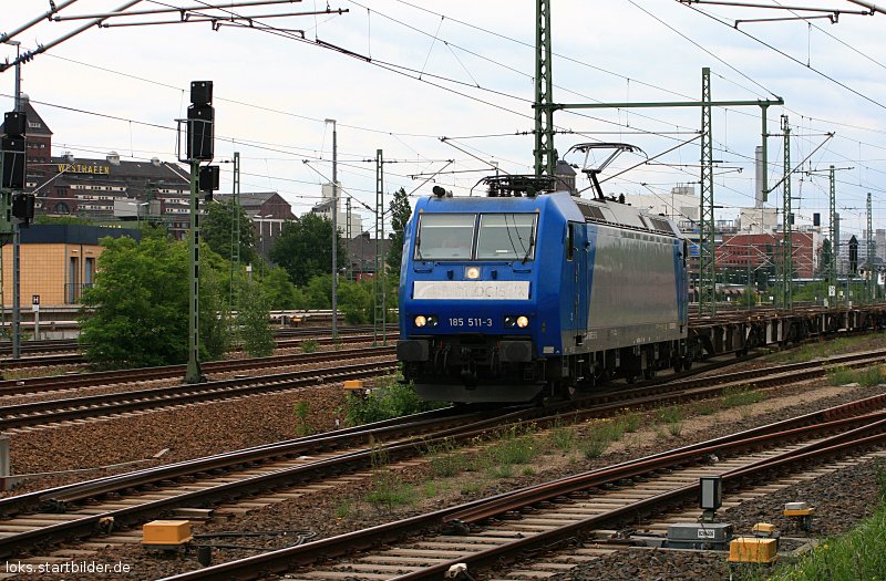 ATC 185 511-3 (ex TX Logistik) bei der Ausfahrt. Im