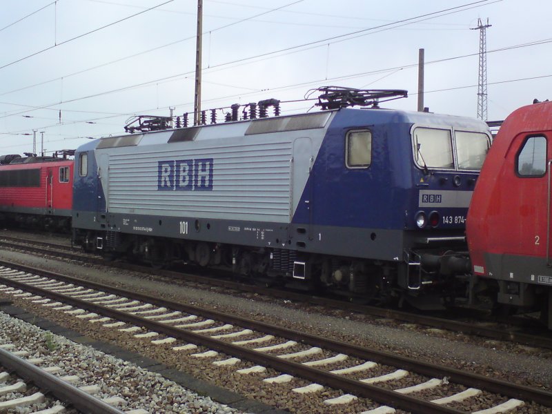Hier 143 847-101 der RBH, abgestellt am 6.7.2009 in Angerm�nde.