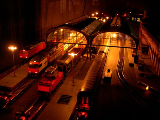Central Station night mood: Fleischmann Profi track, controlled by the