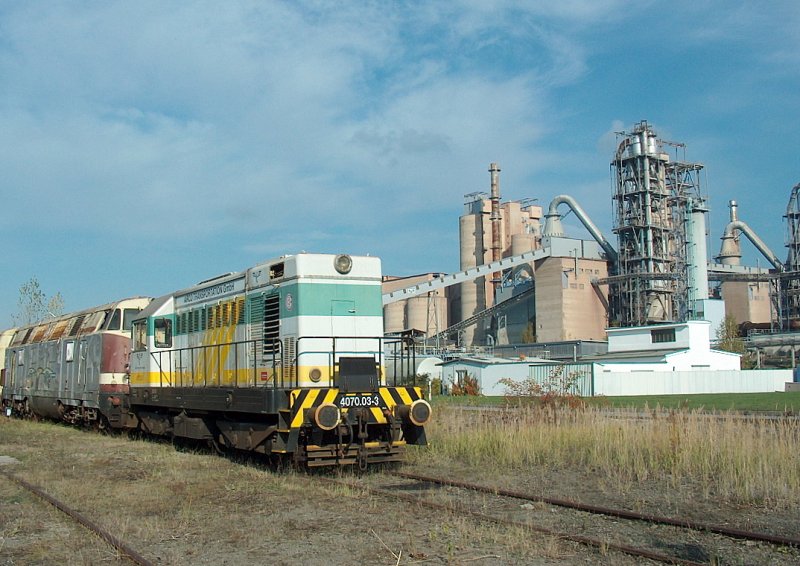 ARCO 4070.03-3 against the backdrop of the cement plant in
