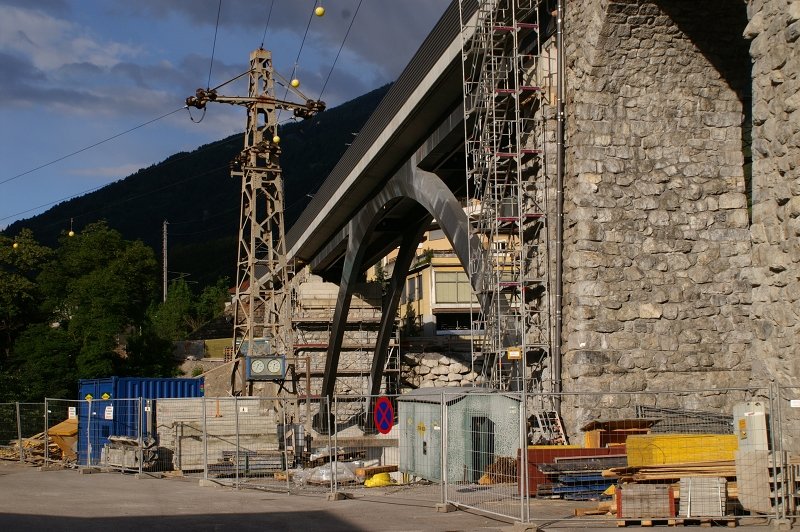 The new steel arch bridge over the Inn in Landeck.